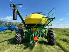 2002 John Deere 1820 40 Air Seeder & 1910 Air Tank