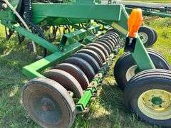 2002 John Deere 1820 40 Air Seeder & 1910 Air Tank