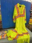 3 high-viz light weight coveralls size L, 2 Large high-viz surveyors vests