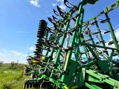 2002 John Deere 1820 40 Air Seeder & 1910 Air Tank