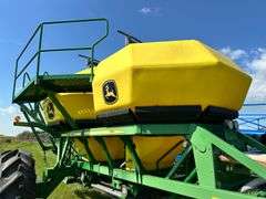 2002 John Deere 1820 40 Air Seeder & 1910 Air Tank