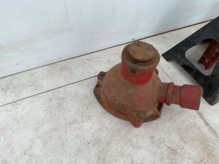 2 ton screw jack and a pair of jack stands