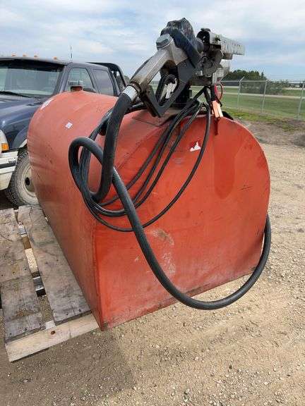 700L slip tank c/w 15gpm pump in working order