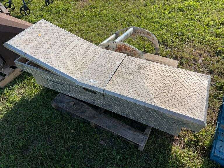 Truck tool box NO KEYS (1 side locked) & Grizzly push bar