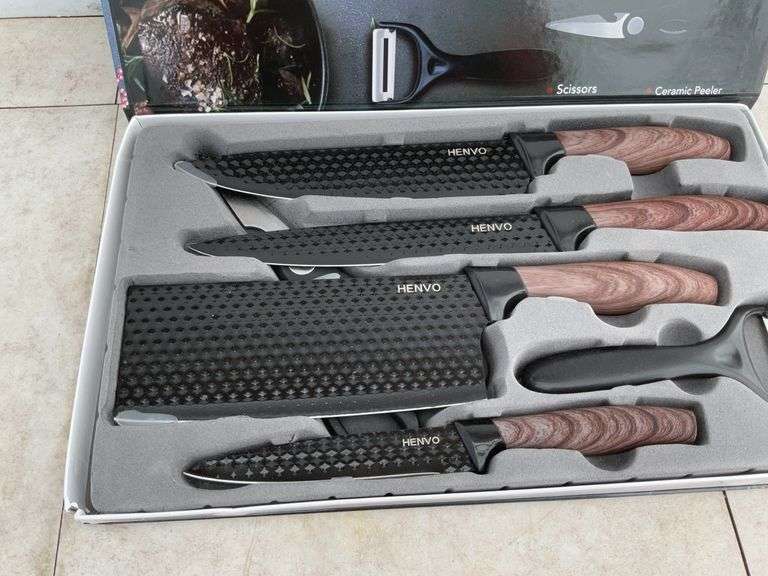 Unused 6 piece kitchen knife set