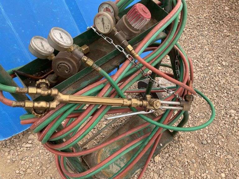 Acetylene cutting torch comes with gauges cart and brazing tip