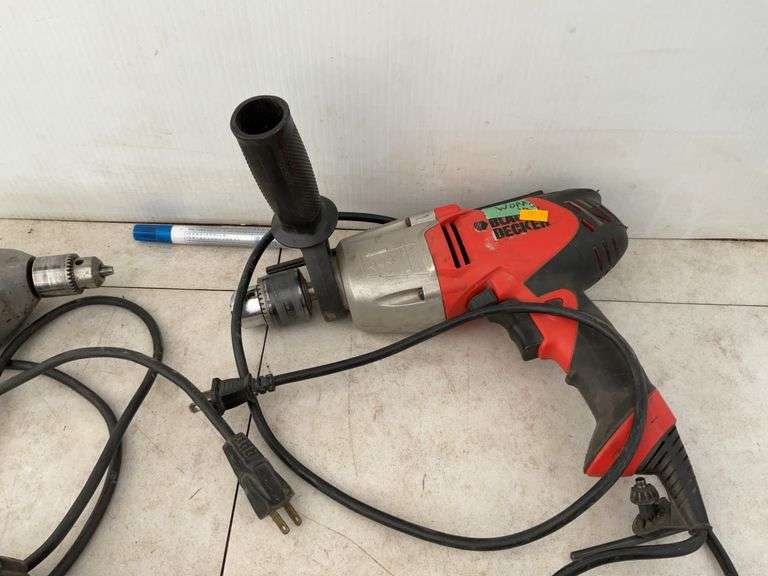 Working 1/2" Black & Decker electric drill, a working 3/8" Craftsman electric drill, and electric st