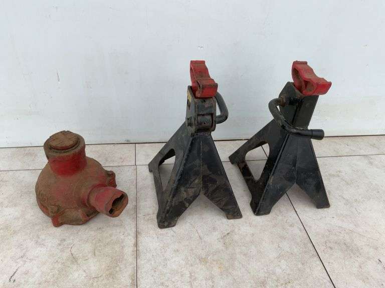 2 ton screw jack and a pair of jack stands