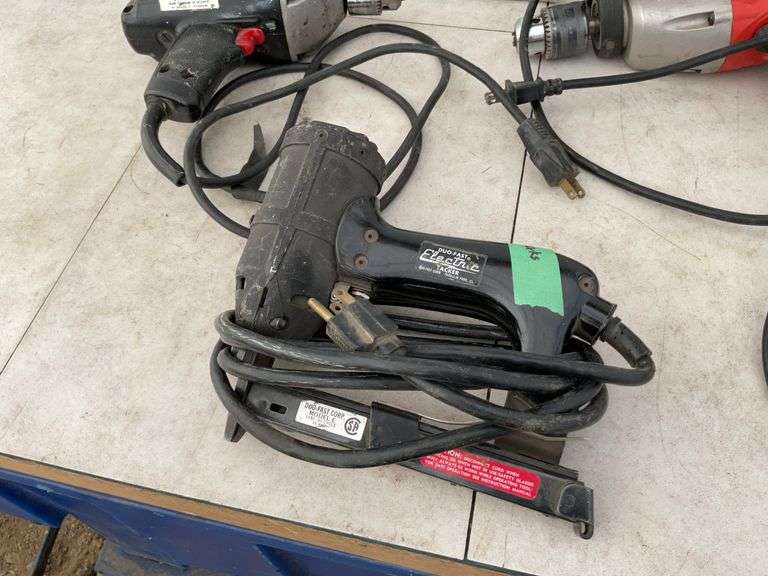 Working 1/2" Black & Decker electric drill, a working 3/8" Craftsman electric drill, and electric st