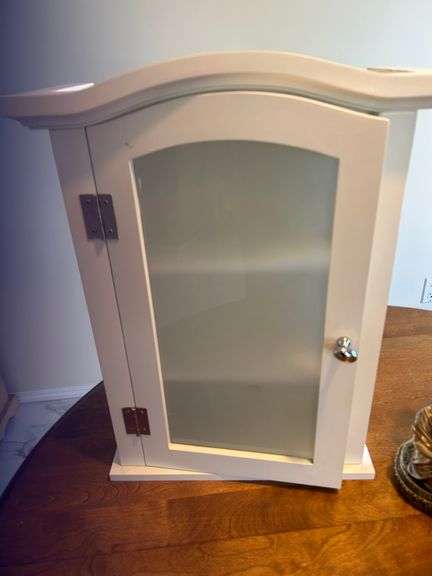 OFFSITE MELFORT: Cabinet bathroom (12x19x6.5 inches)2 mantel clocks