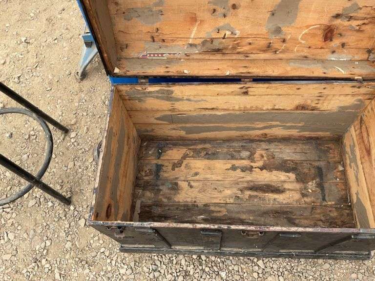 Vintage trunk, measures 34"Lx18"Dx19"H