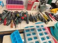 Plastic tote, quantity of screwdrivers, sawhorse brackets, miscellaneous measuring cups, ice cube tr