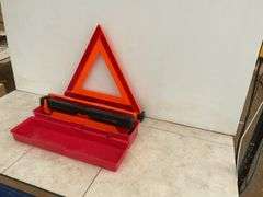 Set of triangle road flares