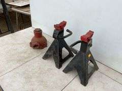 2 ton screw jack and a pair of jack stands