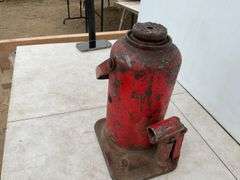 Believe to be 20 ton hydraulic jack, pumps up when tested