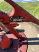 Manual oil dispenser