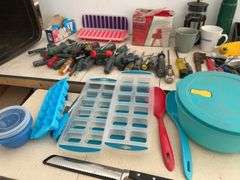 Plastic tote, quantity of screwdrivers, sawhorse brackets, miscellaneous measuring cups, ice cube tr
