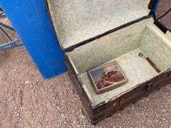 Vintage trunk. 18"x32"x21"H