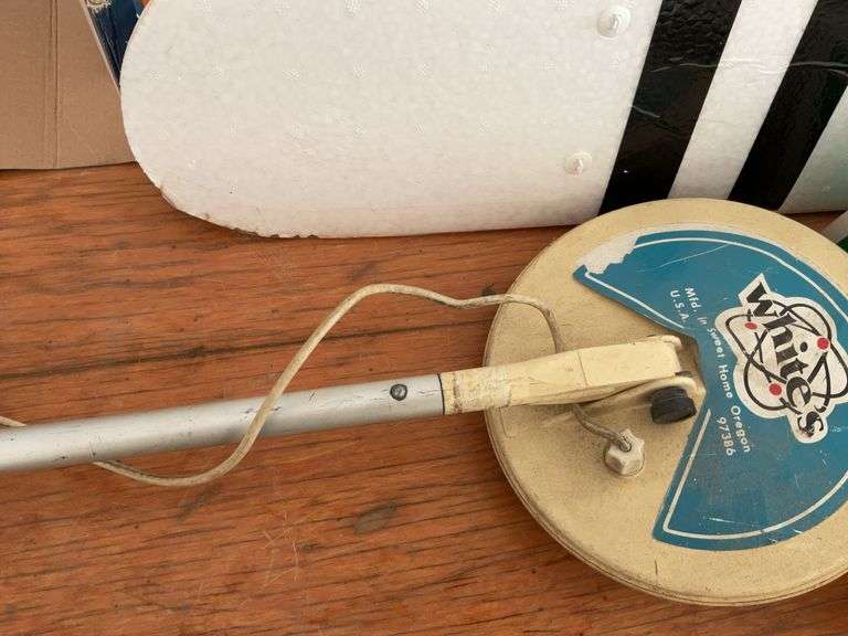 Super cub model airplane comes with FUTABA digital radio control system, whites metal detector (cond