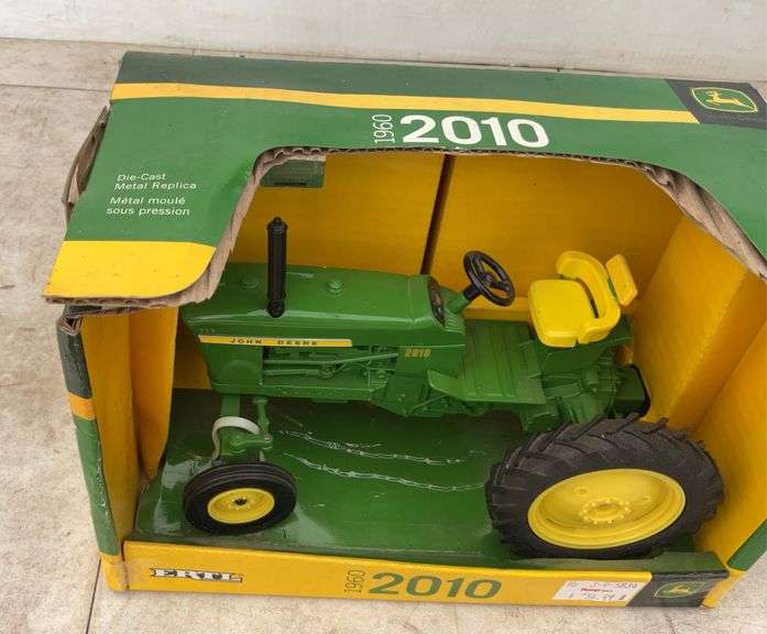 John Deere 2010 - 1/16 scale - in orginal box