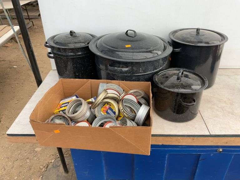 Several enamel pots including a steamer, a quantity of sealer rings