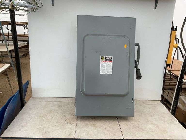 Unused general duty safety switch Square D, 200 amp, 240 V AC, measures 29"H x 17"W