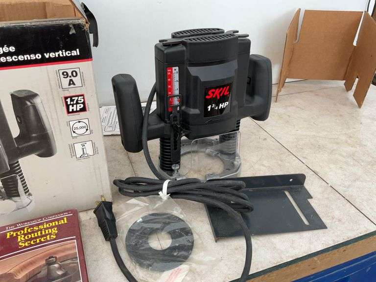 Unused skill 1 3/4 horsepower plunge router comes with Router jig and techniques video.