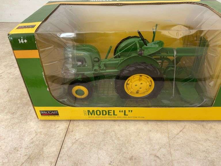 John Deere Model L with a one bottom plow - 1/16 scale - in orginal box