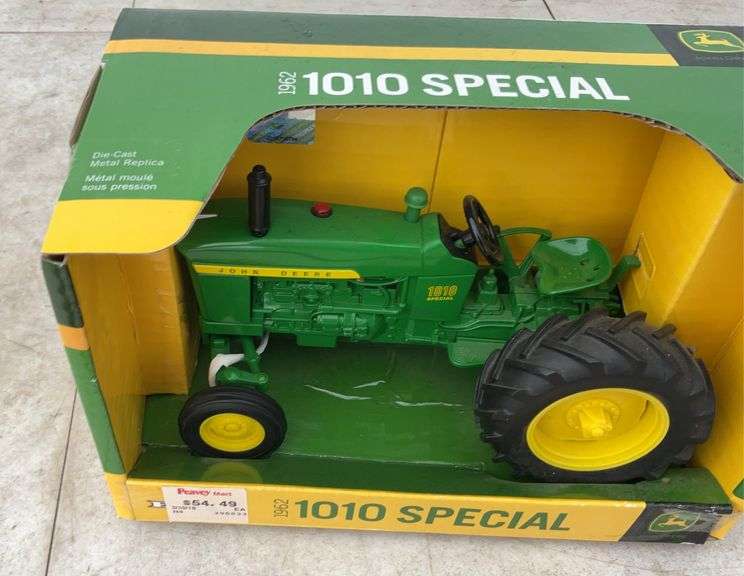 John Deere 1010 Special - 1/16 scale - in original box