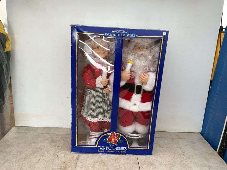 Twin pack animated Christmas figurines