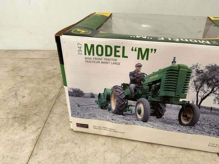 John Deere Model M wide front tractor - 1/ 16 scale , in orginal box