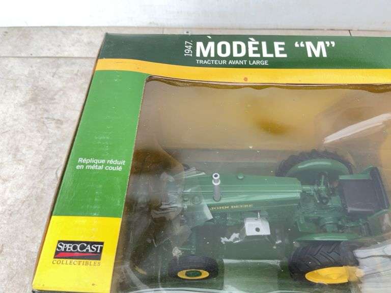 John Deere Model M wide front tractor - 1/ 16 scale , in orginal box