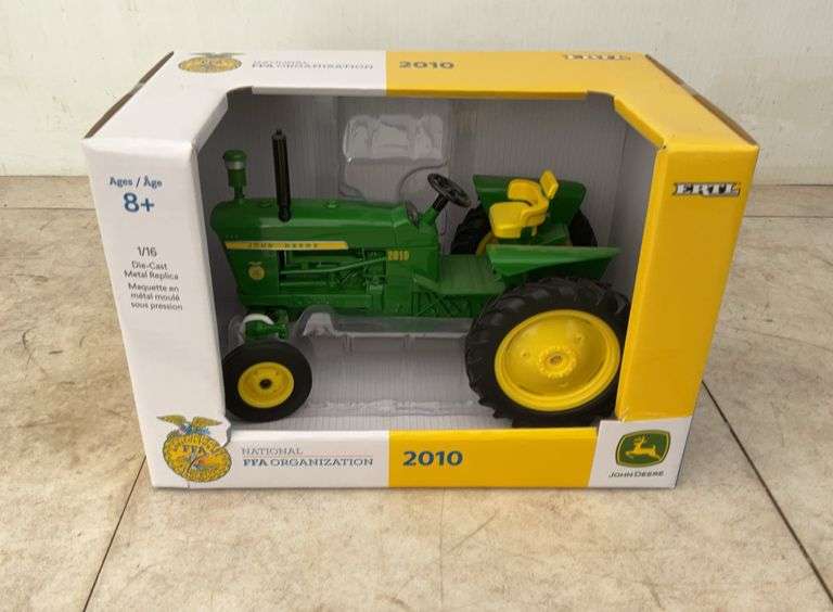 John Deere 2010 - 1/16 scale - in original box