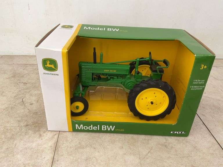 John Deere Model BW Styled - 1/16 scale - in original box