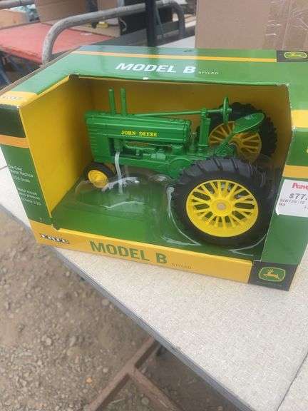 John Deere B.  1/16th scale styled in box
