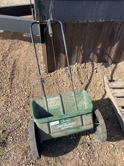Scotts lawn/fertilizer spreader