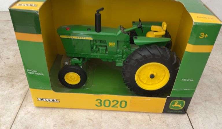 John Deere 3020 Trateor - 1/16 scale - in original box