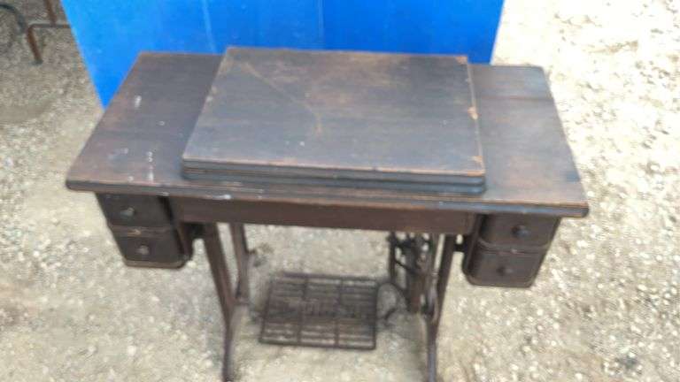 Singer Treadle Sewing Machine Serial #L858107