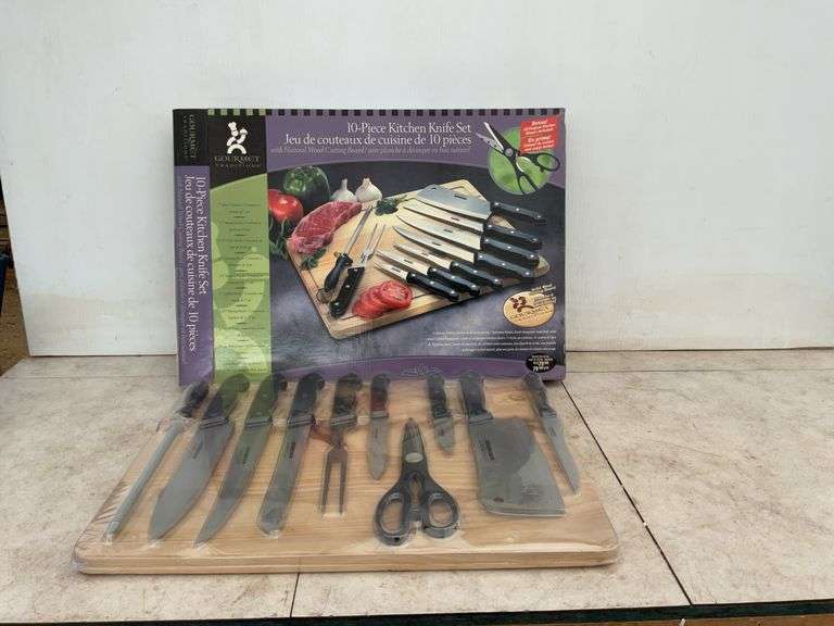 Unused 10 piece kitchen knife set comes with cutting board