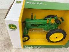 John Deere Model BW Styled - 1/16 scale - in original box