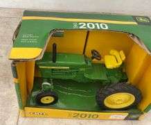 John Deere 2010 - 1/16 scale - in orginal box