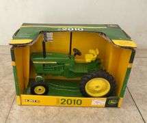 John Deere 2010 - 1/16 scale - in orginal box