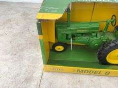 John Deere Model G - 1/16 scale - in original box