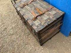 Vintage trunk. 18"x32"x21"H