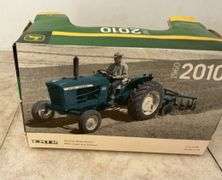John Deere 2010 - 1/16 scale - in orginal box