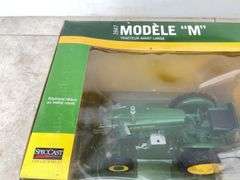 John Deere Model M wide front tractor - 1/ 16 scale , in orginal box