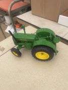 John Deere D. 1/16th scale no box