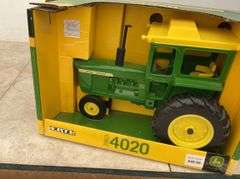 John Deere 4020 narrow front end - 1/16 scale - in orginal box