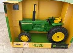 John Deere 4320 - 1/16 scale in orginal box