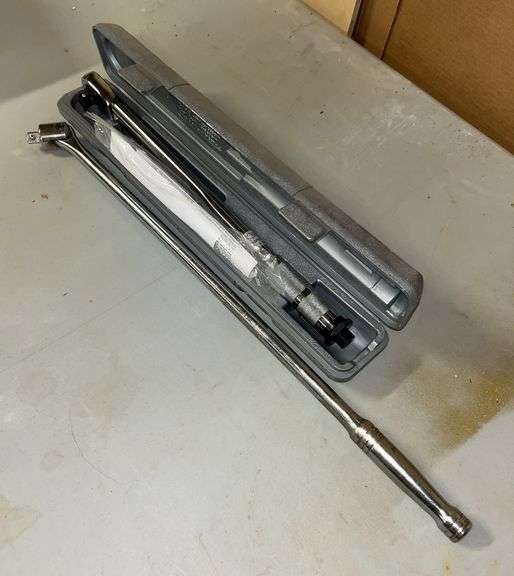 1/2” Torque wrench, 1/2” breaker bar